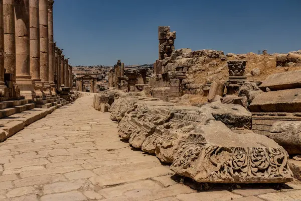 Jerash, Ürdün 'deki Colonnaded Caddesi (Cardo Maximus)