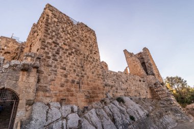 Aljoun Kalesi 'nin kalıntıları, Jordan.