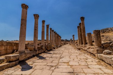 Jerash, Ürdün 'deki Colonnaded Caddesi (Cardo Maximus)