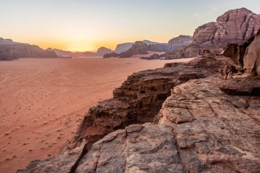 Wadi Rum çölünün Rocky manzarası, Ürdün