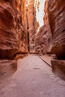 Siq geçidi, antik şehir Petra 'nın ana girişi, Ürdün
