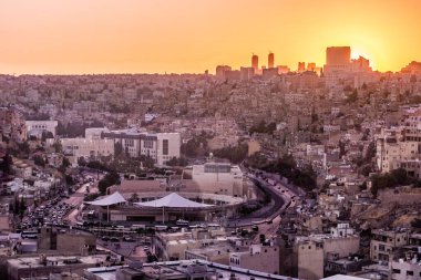 Akşam manzaralı Amman şehir merkezi silueti, Ürdün