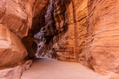 Siq geçidi, antik şehir Petra 'nın ana girişi, Ürdün