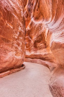 Siq geçidi, antik şehir Petra 'nın ana girişi, Ürdün