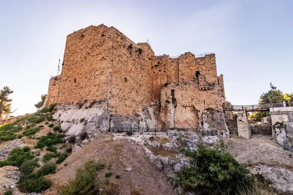 Aljoun Kalesi 'nin kalıntıları, Jordan.