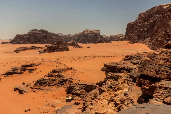 Wadi Rum çölünün Rocky manzarası, Ürdün