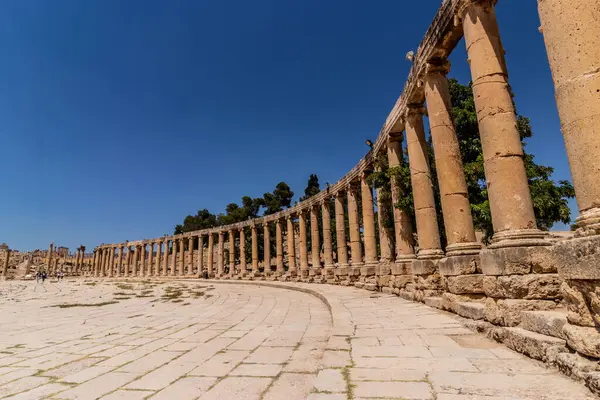 Ürdün 'ün Jerash kentindeki Forum (Oval Plaza) kolonisi