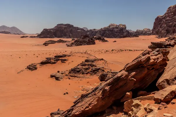 Wadi Rum çölünün Rocky manzarası, Ürdün