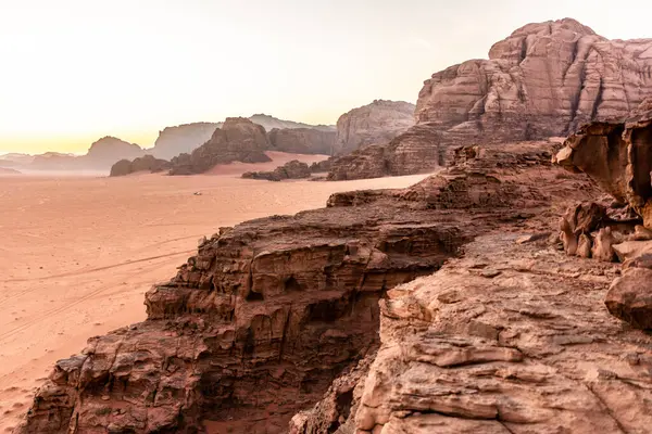 Wadi Rum çölünün Rocky manzarası, Ürdün