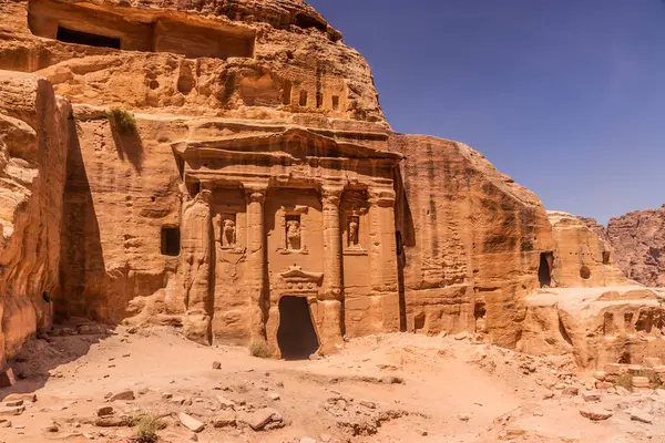 Antik şehir Petra 'da Romalı Askerlerin Mezarı, Ürdün