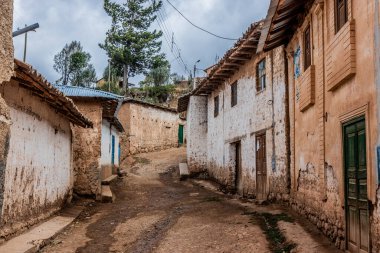Tarma kasabası yakınlarındaki Tarmatambo köyünde sokak, Peru