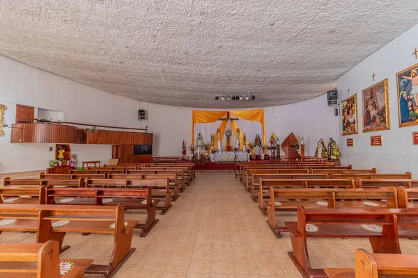 ACOBAMBA, PERU - 24 Kasım 2022: Tarma kasabası yakınlarındaki Acobamba köyündeki El Senor de Muruhuay Sığınağı, Peru