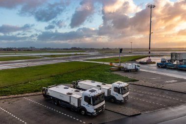 AMSTERDAM, NETHERLANDS - 25 Ekim 2022: Amsterdam Havalimanı Schiphol, Hollanda