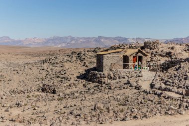 Colca Canyon, Peru yakınlarındaki Patapampa 'da tuvaletler.