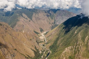 Machu Picchu dağından Urubamba nehir vadisinin havadan görünüşü, Peru