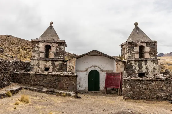Peru 'daki Mismi volkanı yakınlarında Ran Ran köyü.