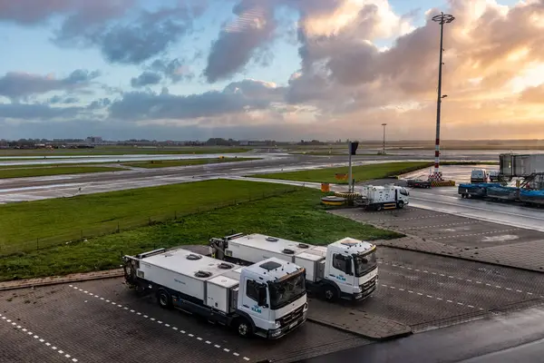 AMSTERDAM, NETHERLANDS - 25 Ekim 2022: Amsterdam Havalimanı Schiphol, Hollanda