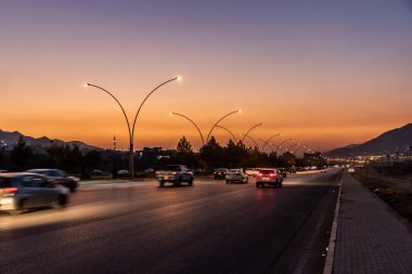 Irak 'ın Kürdistan Bölgesi, Duhok' taki Erbil yolunun akşam manzarası