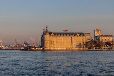 İSTANBUL, TURKEY - 10 Ekim 2022: İstanbul, Türkiye 'de Haydarpaşa Railay İstasyonu yenileniyor