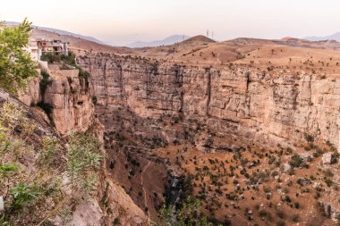 Irak Kürdistan Bölgesi 'nde Rawandiz' in (Rawanduz) akşam manzarası