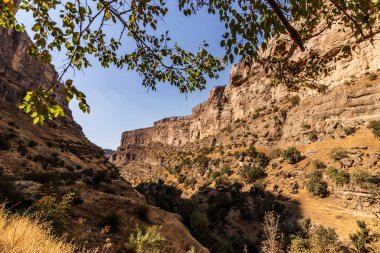 Rawandiz (ayrıca Rawanduz), Irak 'ın Kürdistan bölgesinde nehir geçidi.