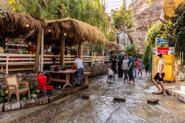 GELI ALI BEG, IRAQ - 3 Ekim 2022: Irak Kürdistan Bölgesindeki Geli Ali Dilenci Şelalesi 'ni ziyaret edin