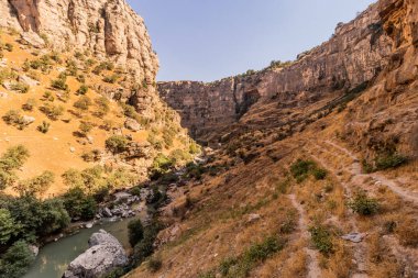 Irak Kürdistan Bölgesi 'nde derin Rawandiz (ayrıca Rawanduz) nehir kanyonu