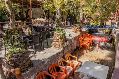 AMEDI, IRAQ - 2 Ekim 2022: Amedi 'nin (Amadiye) Kürdistan Bölgesi yakınlarındaki Sulav dinlenme alanındaki kafe