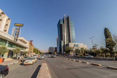 SULAYMANIYAH, IRAQ - 6 Ekim 2022: Sulaymaniyah 'taki Salim caddesinin görüntüsü, Irak Kürdistan Bölgesi