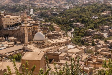 Irak 'ın Kürdistan bölgesindeki Büyük Camii ile Akre kentinin hava manzarası