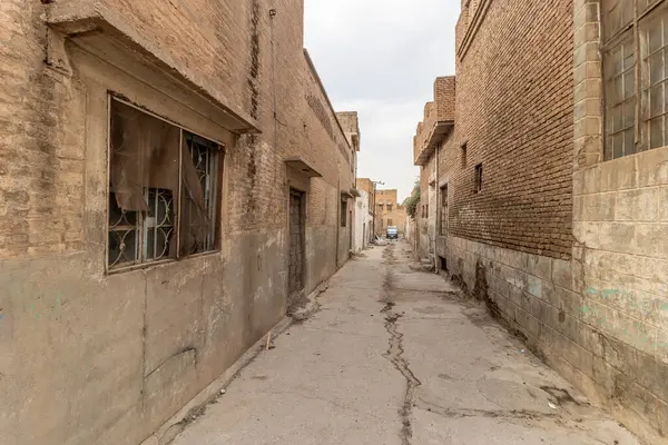 Irak 'ın Kürdistan Bölgesi, Erbil (Hawler) şehir merkezinde dar bir sokak