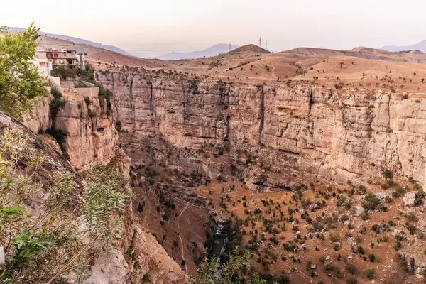 Irak Kürdistan Bölgesi 'nde Rawandiz' in (Rawanduz) akşam manzarası