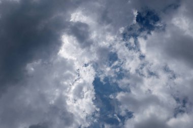 Mavi gökyüzü ve güzel bulutlar