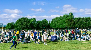 Wimbledon için kuyruğa girip kamp yapmak. Londra, Birleşik Krallık, 6 Temmuz 2024. Yüksek kalite fotoğraf