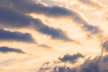 Fırtınadan önceki renkli gökyüzü, doğal arkaplan