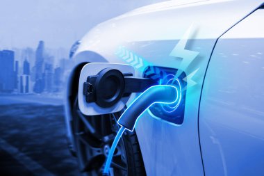 Elektrikli araç EV 'ye şarj gücü veren kablo pompası..