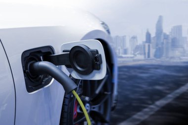 Elektrikli araç EV 'ye şarj gücü veren kablo pompası..