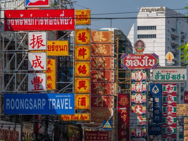 YAOWARAT, BANGKOK, THAILAND -16 DEC 2022: Çin Mahallesi Tayland 'da sabah saatlerinde, Yaowarat büyük bir altın ticareti pazarıdır. 16 Aralık 2022 'de Bangkok Tayland.