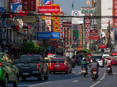 YAOWARAT, BANGKOK, THAILAND -16 DEC 2022: Çin Mahallesi Tayland 'da sabah saatlerinde, Yaowarat büyük bir altın ticareti pazarıdır. 16 Aralık 2022 'de Bangkok Tayland.