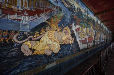 Bangkok, Tayland - 13 Şubat 2024: Birçok yabancı turist Wat Phra Kaew Büyük Sarayı 'nı ziyarete gelir. Bunlar Bangkok, Tayland 'daki ana turistik merkezler..