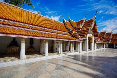 Wat Benchamabophit (Wat Benchamabophit), Tayland 'ın Bangkok şehrinde turistler tarafından ziyaret edilen en popüler yerlerden biridir..