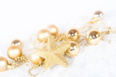 Noel veya Yeni Yıl dekorasyonu Noel topları, süsler, takılar ve yıldızlarla