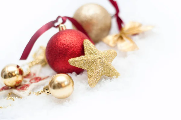 クリスマスボール 装飾品 赤ちゃんや星とクリスマスや新年の休日の装飾 — ストック写真