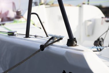 Geminin halatları yatta.