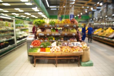 Süpermarket soyut mağaza bulanık arkaplanını bokeh ile kapatmış