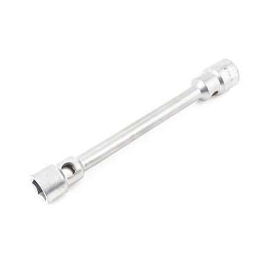 Çelik krom araba tekerleği ingiliz anahtarı beyaz arkaplanda izole edildi