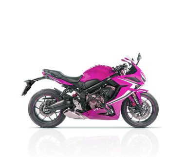 Fotokopi alanı olan beyaz bir arkaplanda tanımlanmamış spor motosikleti