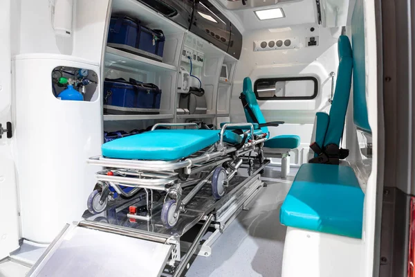 Gloednieuwe Ambulance Car Binnenkant Mediacal Vehicle Voor Ziekenhuisgebruik Stockafbeelding
