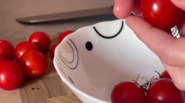 Domates dilimlemek ve Taze Sandviç yapmak