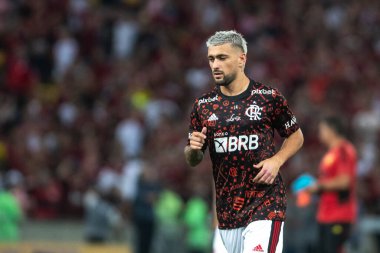 Rio, Brezilya - 19 Ekim 2022: De Arrascaeta oyuncusu Maracana Stadyumu 'nda oynanan Brezilya Kupası final maçında Flamengo ile Corinthians arasındaki maçta